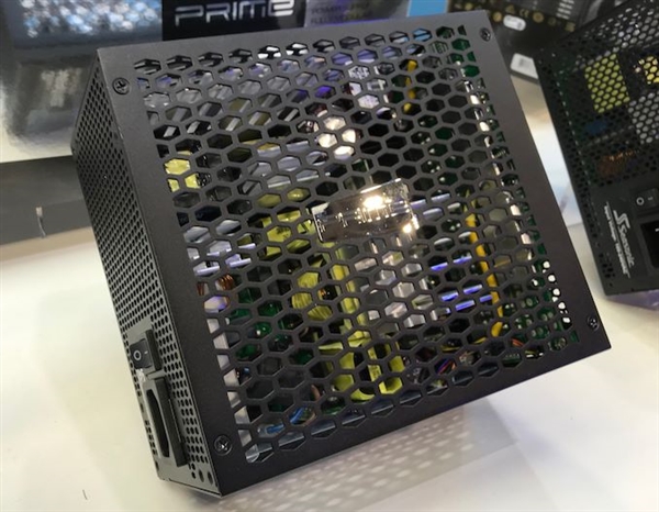 海韵展示700W无风扇电源：80PLUS钛金认证 12年质保