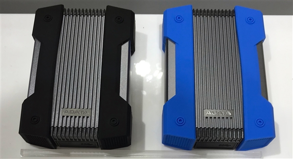 威刚发布三防移动硬盘:3吨汽车碾过也无所谓