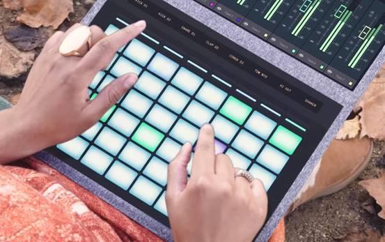 从迅驰、轻薄本再到雅典娜：Intel引领笔记本电脑的三次革命