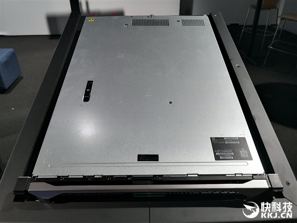 AMD二代霄龙秀肌肉：庞大软硬件生态集中演示