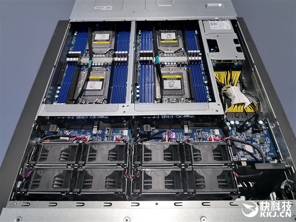 AMD二代霄龙秀肌肉：庞大软硬件生态集中演示