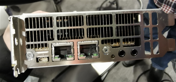 Intel VCA2媒体加速卡终结：三颗至强排排坐