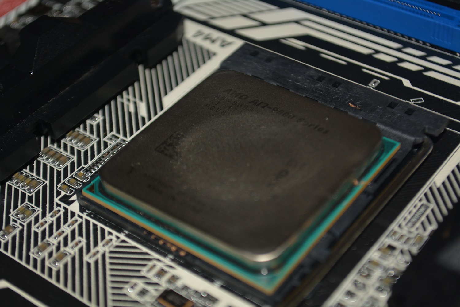 AM4的原地表最强核显评测AMD A12 9800 CPU