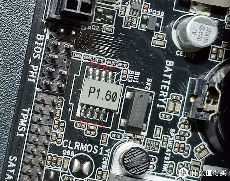 表面贴了一张贴纸，撕掉，漏出芯片娇羞的面容，由于老哥相机不给力，借用网图，各脚编号下排从左至右1、2、3、4，上排从右至左5、6、7、8