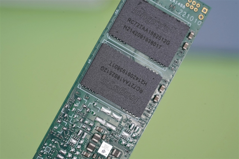 全盘写入稳得一条线！江波龙FORESEE XP2100 1TB SSD评测：读取高达5.5GB/s