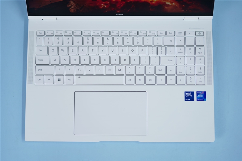140W功耗释放 猎人血统续作！荣耀MagicBook Pro 16评测：AI加持的高颜值全能本