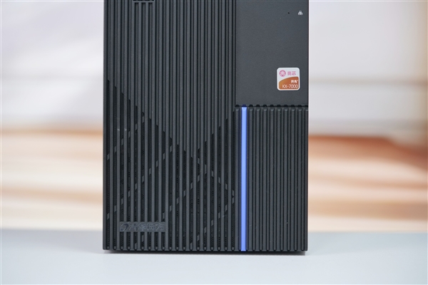 国产x86兆芯KX-7000处理器加持！同方超翔Z860台式机图赏