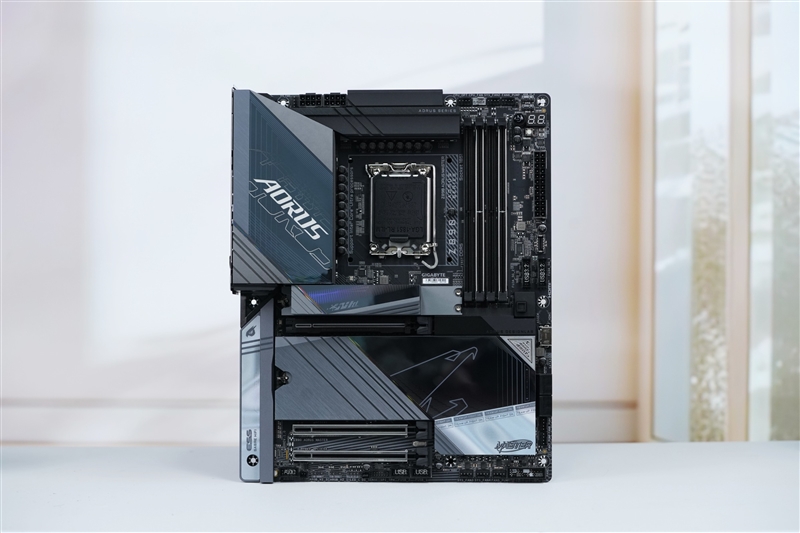 3K价位顶级堆料！技嘉Z890 AORUS MASTER超级雕主板评测：内存调校独步天下