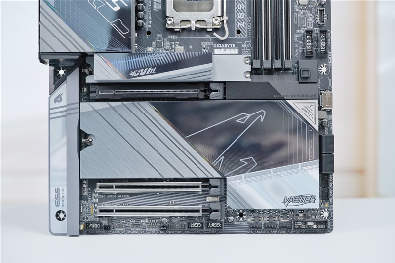 3K价位顶级堆料！技嘉Z890 AORUS MASTER超级雕主板评测：内存调校独步天下