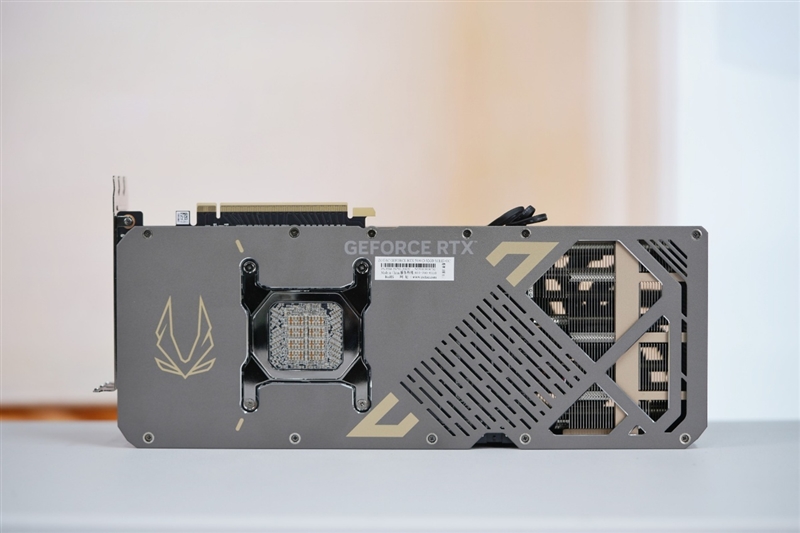 索泰RTX 5090D SOLID OC显卡评测：DLSS 4加持 无敌就是这么寂寞