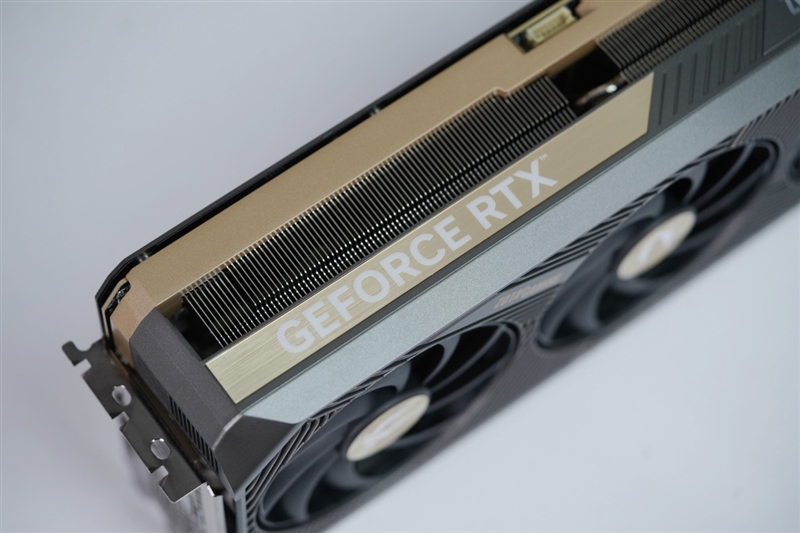 索泰RTX 5090D SOLID OC显卡评测：DLSS 4加持 无敌就是这么寂寞