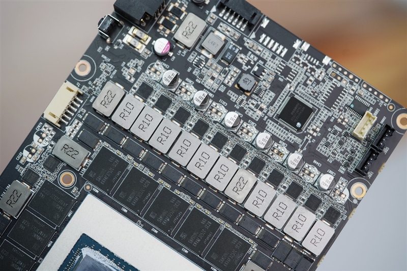 索泰RTX 5090D SOLID OC显卡评测：DLSS 4加持 无敌就是这么寂寞