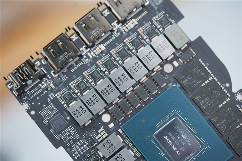 NVIDIA RTX 5070首发评测：DLSS 4提升超4倍！4K游戏不再是高端玩家专属