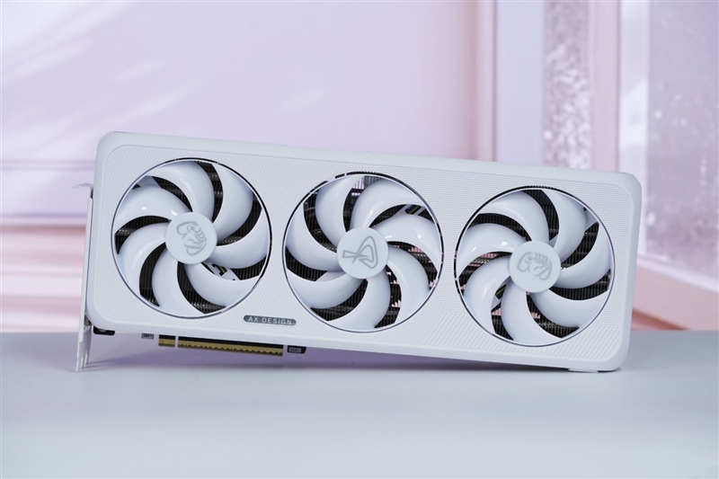 电竞叛客RTX 5070 Ti MAX显卡评测:300W性能释放畅玩4K 隐藏电源线设计海景房绝配