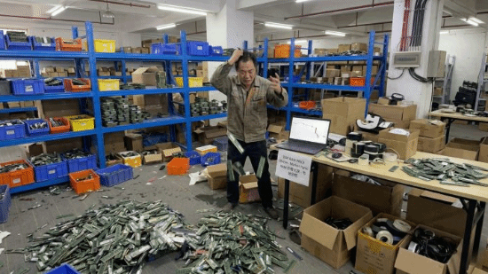 16G降到了700元！内存价格跳水中国囤货商崩溃哀嚎 全砸手里了