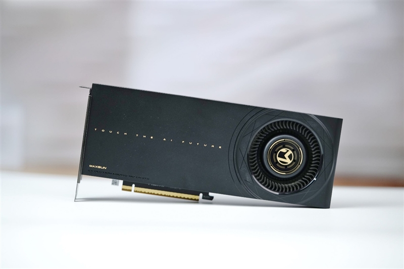 32GB显存才是第一生产力！英特尔锐炫 Pro B70评测：中小企业AI降本神器