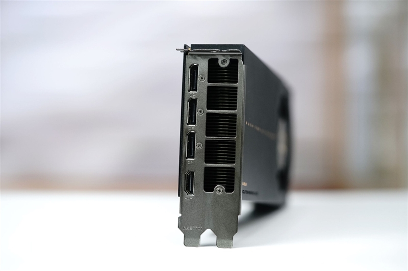 32GB显存才是第一生产力！英特尔锐炫 Pro B70评测：中小企业AI降本神器