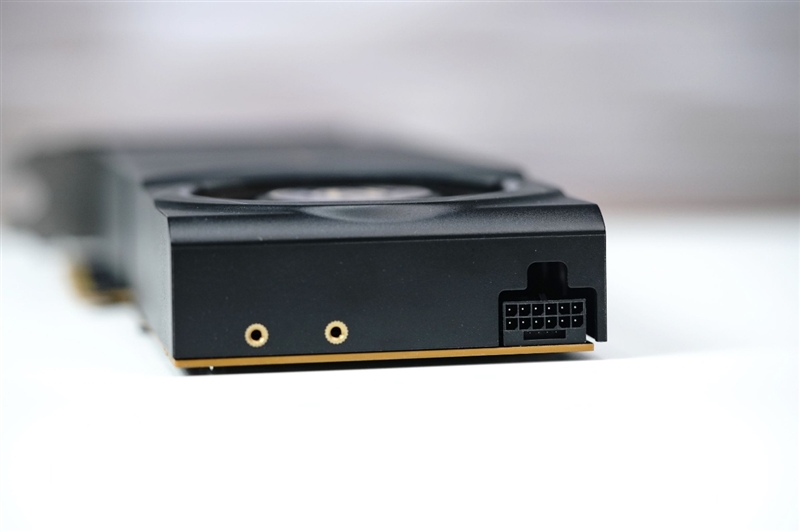 32GB显存才是第一生产力！英特尔锐炫 Pro B70评测：中小企业AI降本神器