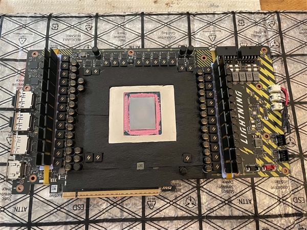 比公版高42%：RTX 5090液氮超频破纪录！GPU频率拉至3623MHz