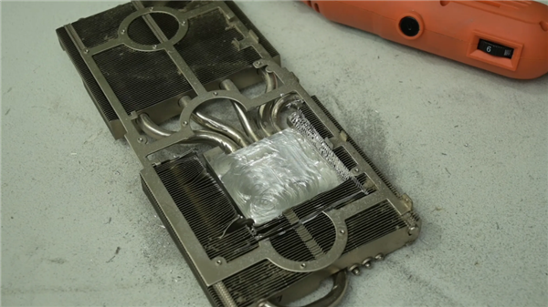 硬核博主用双塔CPU散热器改装GTX 1080 Ti：温度最高降低32℃