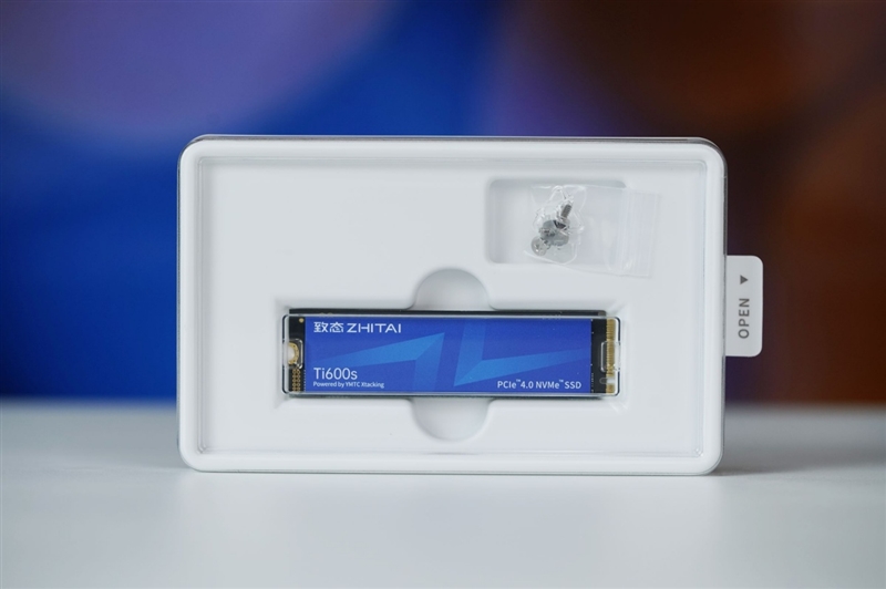 最强QLC到底有多强！致态Ti600s 2TB SSD评测: 顺序读取7400MB/s、写入寿命翻倍、温度低到离谱