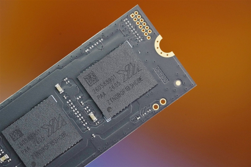 最强QLC到底有多强！致态Ti600s 2TB SSD评测: 顺序读取7400MB/s、写入寿命翻倍、温度低到离谱