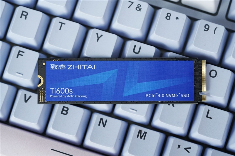 最强QLC到底有多强！致态Ti600s 2TB SSD评测: 顺序读取7400MB/s、写入寿命翻倍、温度低到离谱