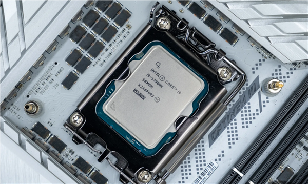 6700K到270K Plus十年旗舰同台！Intel CPU全测完：13900K之后游戏性能再无惊喜