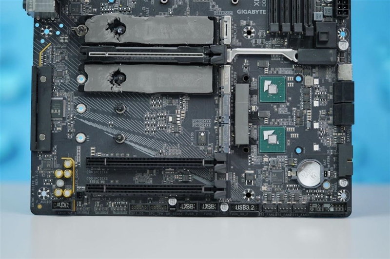 EXPO ULL到底有多强！技嘉X870E AORUS ELITE X3D主板评测：一键提升5%游戏帧率