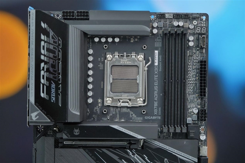 EXPO ULL到底有多强！技嘉X870E AORUS ELITE X3D主板评测：一键提升5%游戏帧率