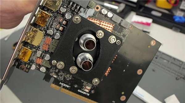 RTX 5050借冰箱散热:频率激增23%至3.5GHz!打破世界纪录