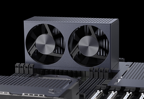 技嘉推新款主板：风冷八通道支持2TB内存、还能塞进九块GPU！